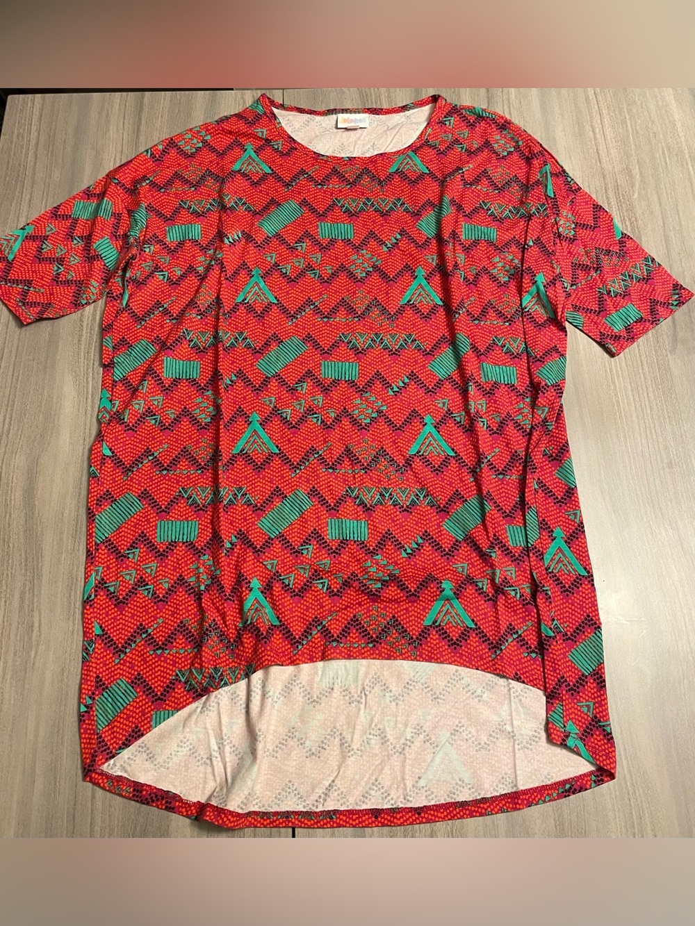 LuLaRoe Irma Tunic Top Size Small S – Red & Green Geometric Aztec Pattern Hi-Lo